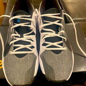 Mens shoes zoom freak 2 size 12.5 slightly worn, in perfect condition.